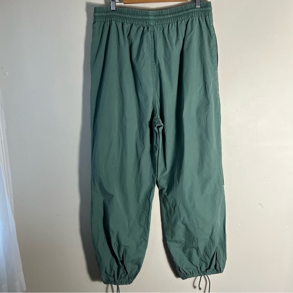 ARITZIA TNA Bel Air Oversized Pant in Dark Spruce Green Size Large Lightweight - Picture 3 of 15